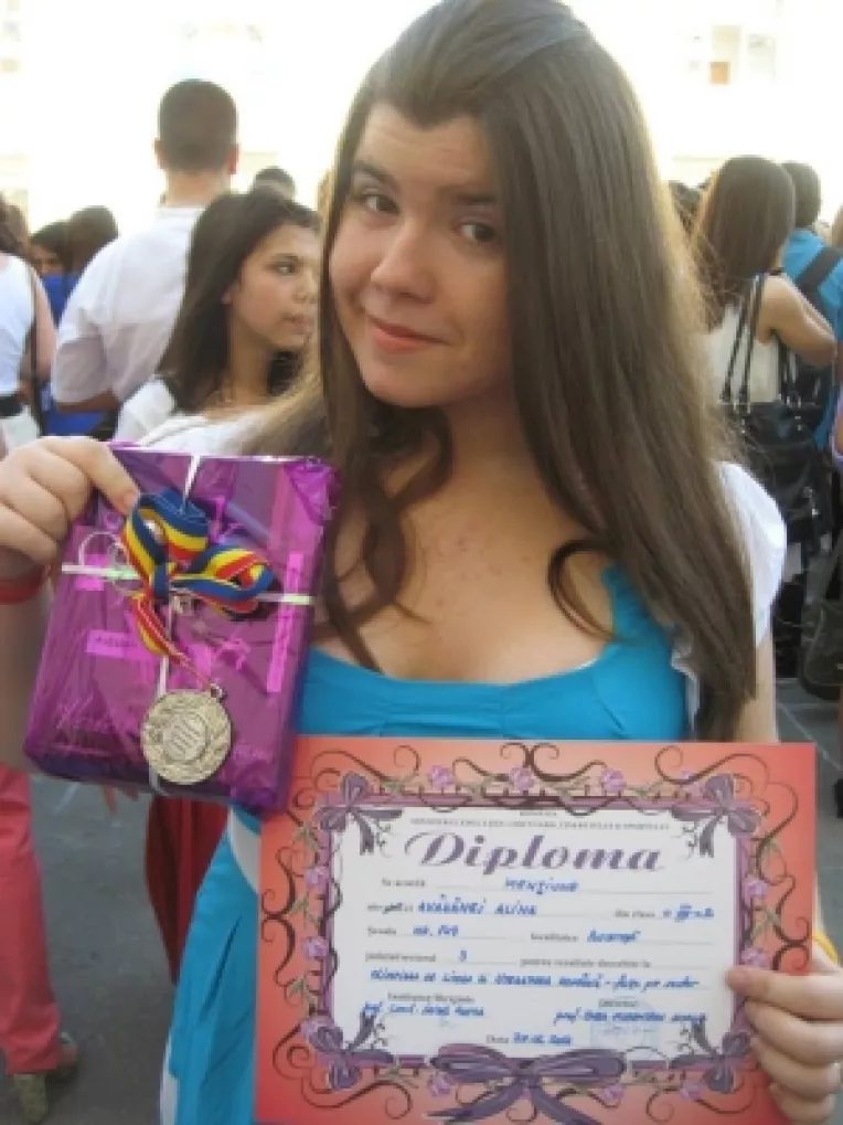 Alina Avadanei, o tanara talentata care scrie in revista Colegiului National "Iulia Hasdeu"