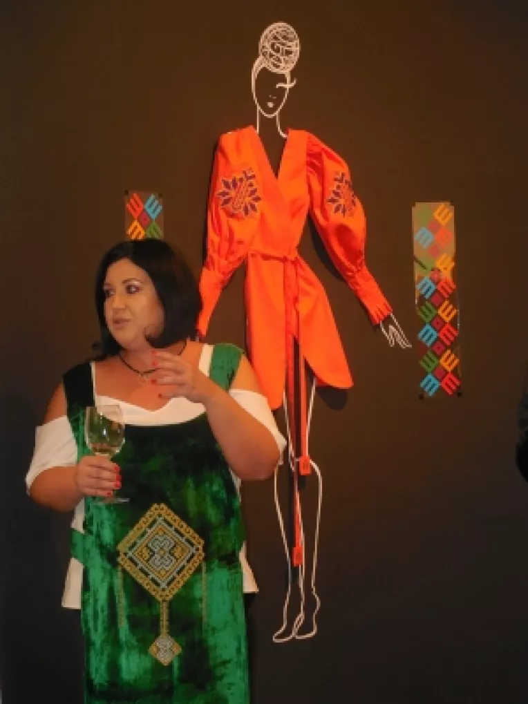 Alina Marica si-a urmat visurile si pasiunile si creeaza haine vandute sub brandul Maressia