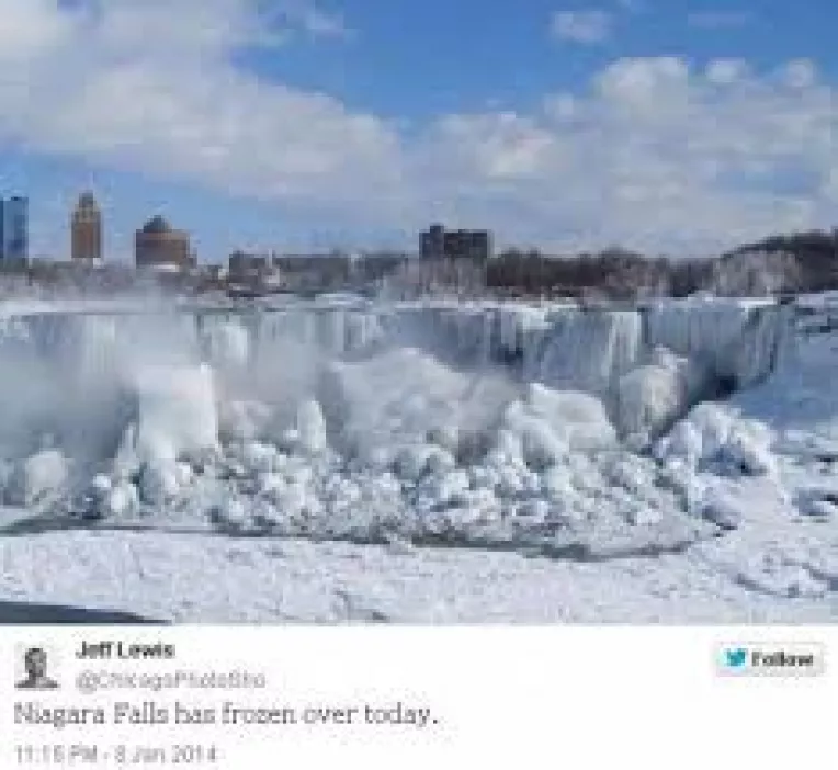 Cascada Niagara a inghetat