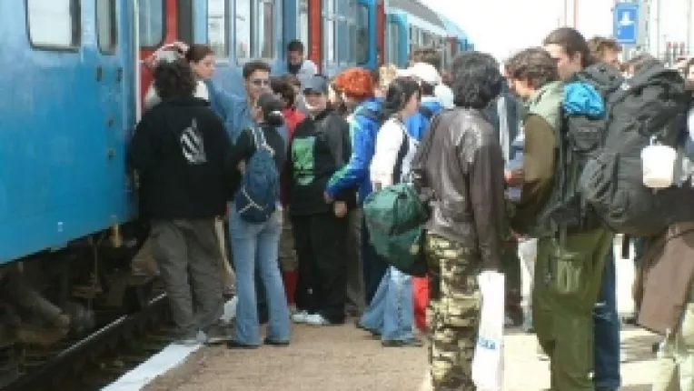 CFR suplimenteaza trenurile spre mare