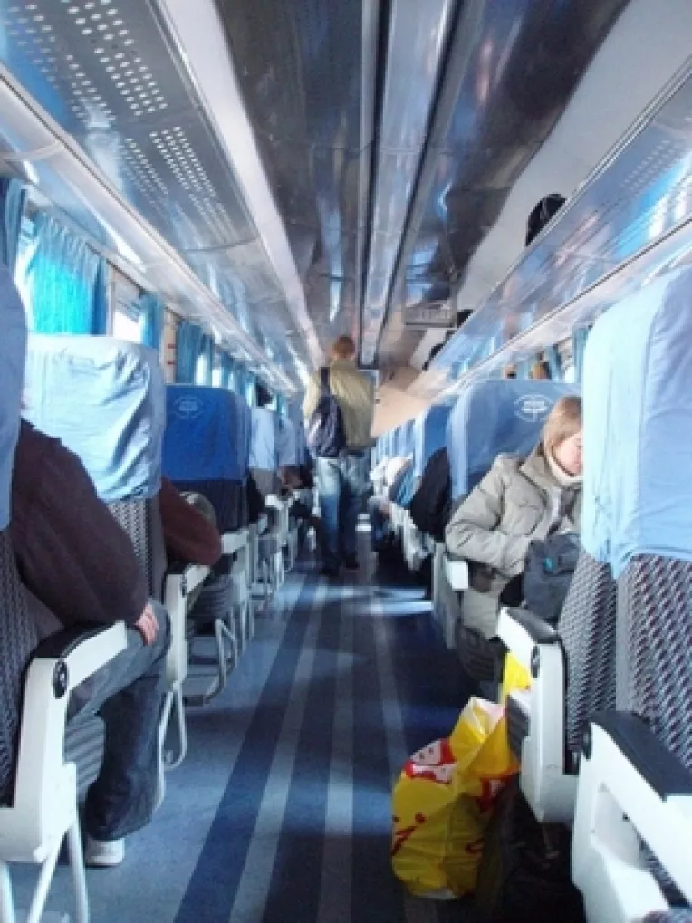 CFR: Trenuri suplimentare spre si dinspre Budapesta si Viena. Mai multe vagoane pe relatii interne