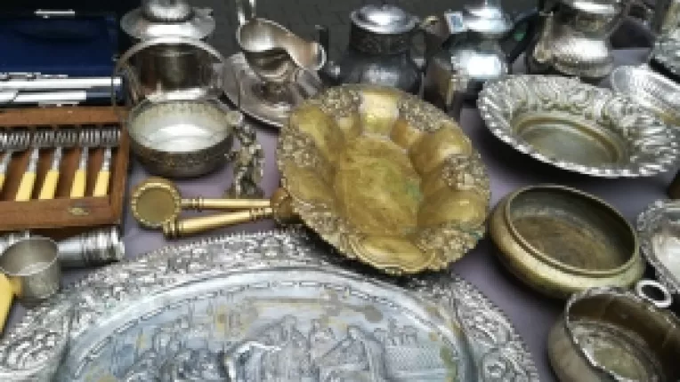 Crina Filisan: Antichitati, precum obiecte din bronz, alama si argint la targul de Craciun de la MTR!