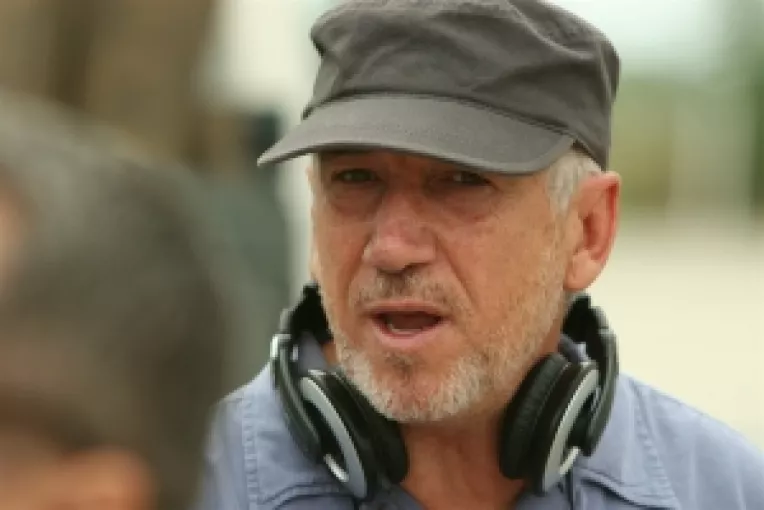 Dan Chisu, publicat in colectia Strada Fictiunii, cu romanul "Garsoniera din padurea de macarale"