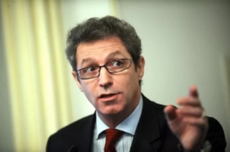 Mesaj transmis tuturor persoanelor nascute inainte de 1990: Testati-va de hepatita B, hepatita C si HIV