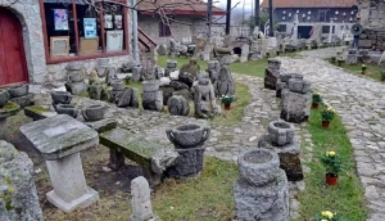 Muzeul Pietrei din Sangeru, un muzeu unic in Romania, nebunia si dragostea poetului Lucian Avramescu