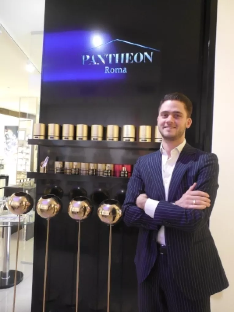 Noul parfum Cosi Blu, ce apartine casei Pantheon Roma, a fost lansat recent, in premiera nationala