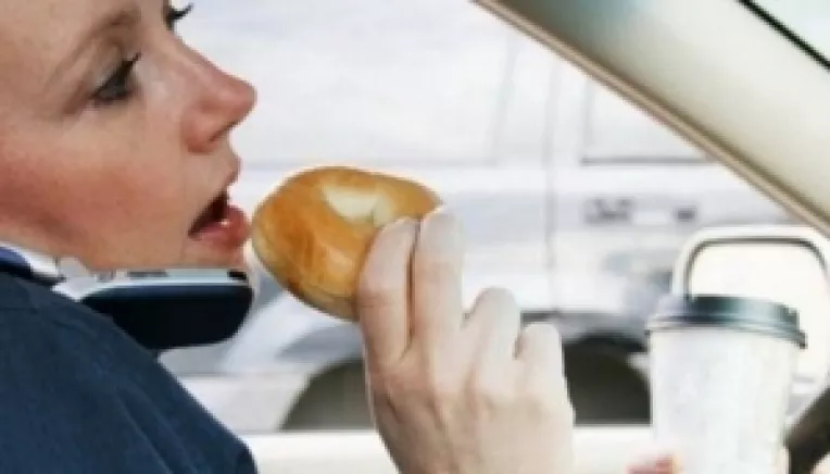 Obiceiuri nepermise atunci cand suntem la volan