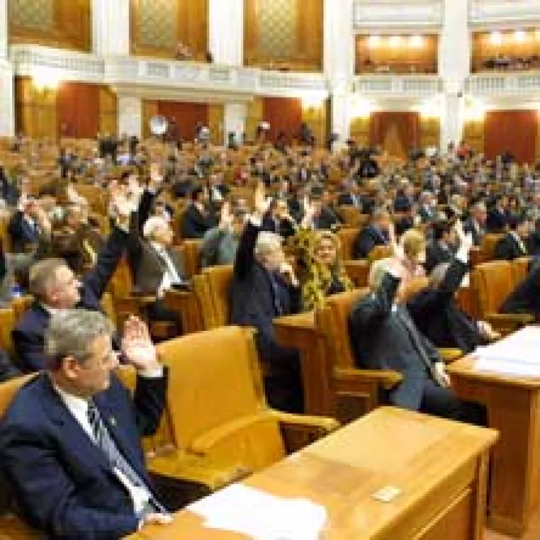 Parlamentarii voteaza bugetul cu gandul la Sarbatori