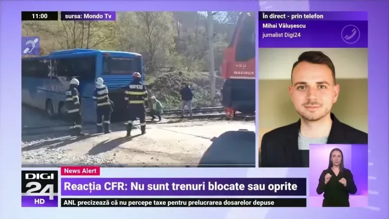 Primele imagini cu autocarul plin cu copii ramas blocat pe linia ferata, in Hunedoara