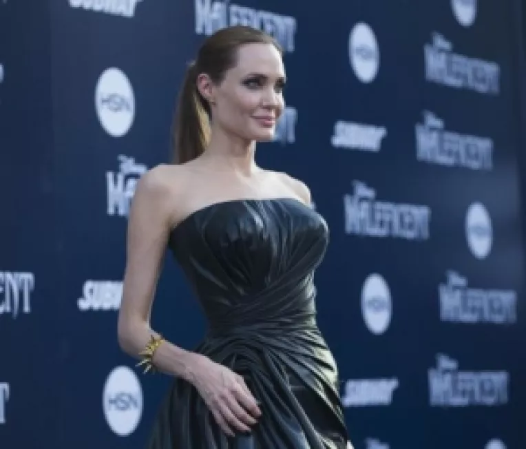 Publicatia National Enquirer sustine ca actrita Angelina Jolie are cancer!