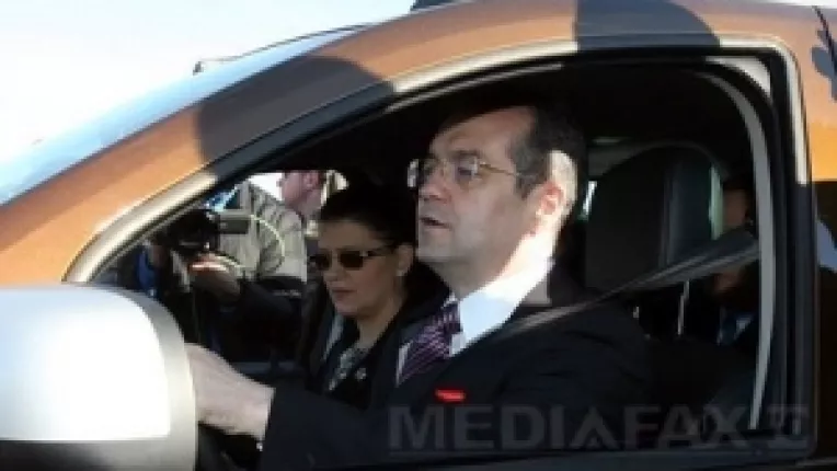 Ridicol si grotesc: Inaugurarea festiva a unei jumatati dintr-o bucatica de autostrada