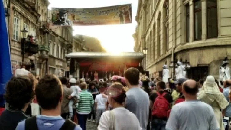 Sambata si duminica : 8 trupe de teatru din 8 tari, pe scena de pe Strada Franceza a Festivalului Bucurestii lui Caragiale