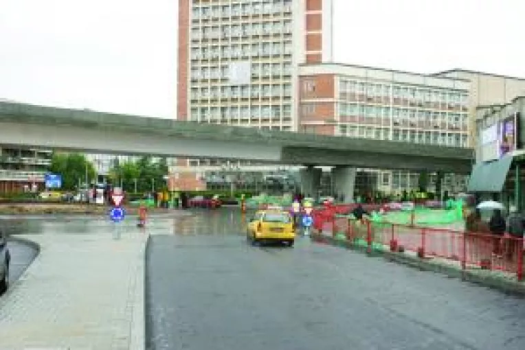 Se circula pe sub pasaj